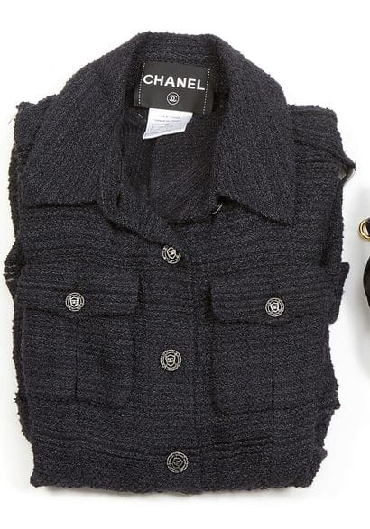 CHANEL
Veste noir en soie style tweed et...