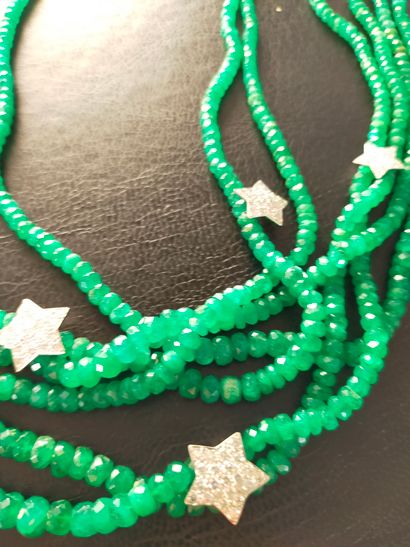 Collier à six rangs de perles d'émeraude...