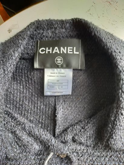 CHANEL
Veste noir en soie style tweed et...