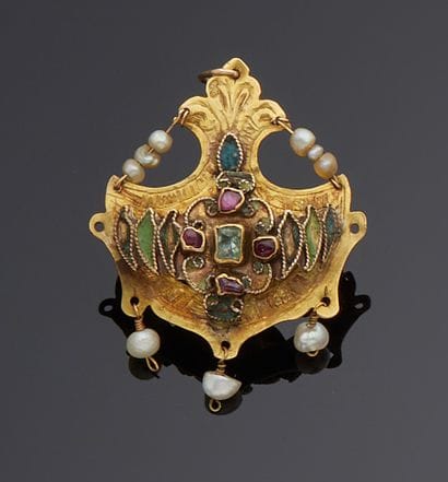 Pendentif en relief en or 18k (750e) ciselé...