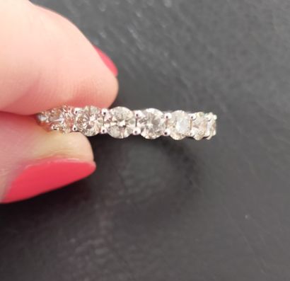 Alliance américaine en or gris 18k (750e)...