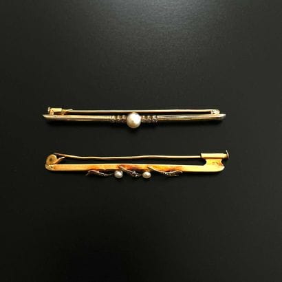 Lot de 2 broches barrettes en or 18k (750e),...