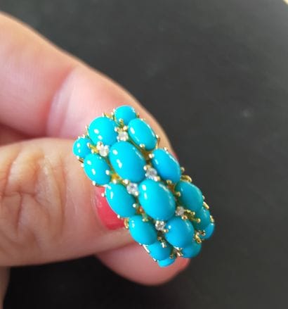 Bague en or jaune 18k (750e) serti de cabochons...