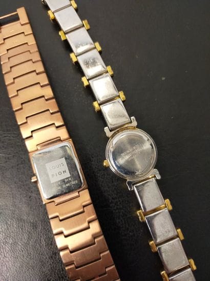 Deux montres en métal