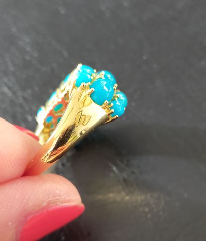 Bague en or jaune 18k (750e) serti de cabochons...