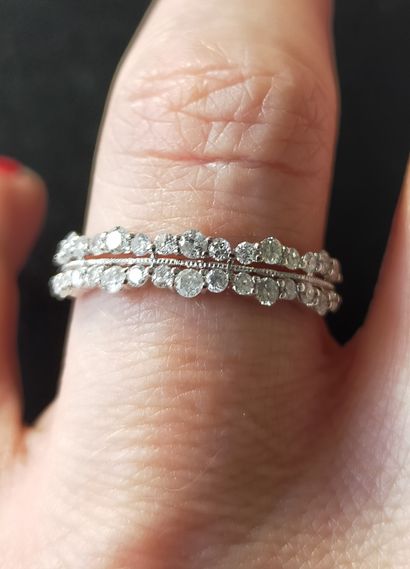 Bague en or gris18k (750e) serti de diamants
Poids...