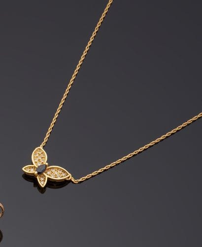 Collier pendentif en or 18k (750e) retenant...
