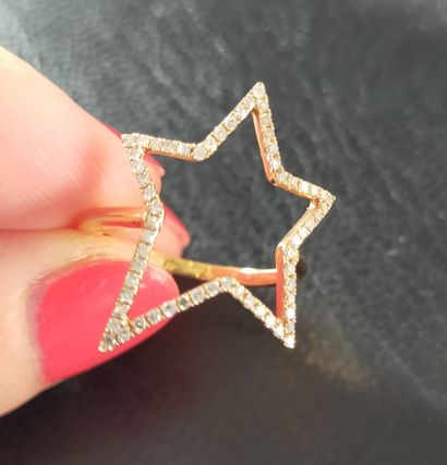 Bague en or rose 18k (750e) en forme d'étoile...
