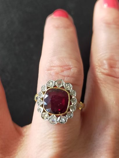 Bague en or gris et or jaune 18k (750e) serti...