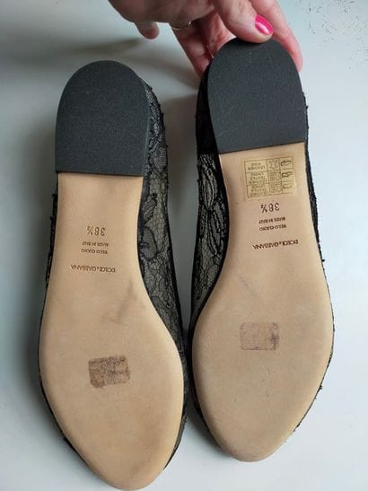 DOLCEGABBANA 
Slippers en dentelle noir avec...