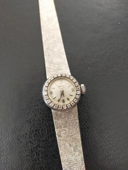 LONGINES 
Montre bracelet de dame en or gris...