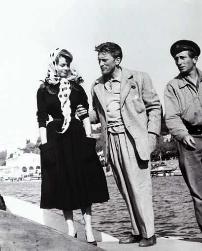 Brigitte Bardot et Kirk Douglas
 
Tirage...