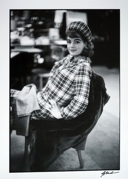 Romy Schneider Chanel rue Cambon
 
Tirage...