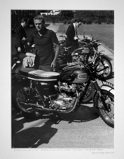 Steve Mac queen usine Triumph 1964
Tirage...