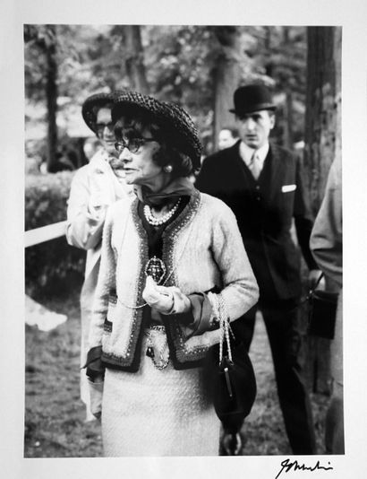 Coco Chanel au champs de courses Paris
Tirage...