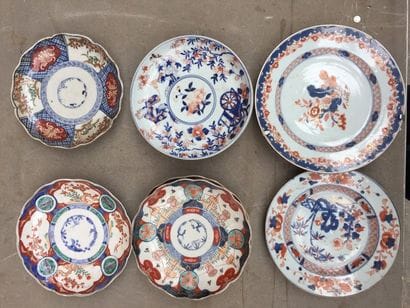 Ensemble de neuf assiettes en porcelaine...