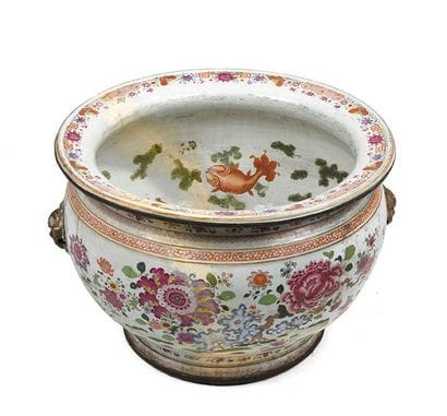 Importante vasque à poissons en porcelaine...
