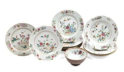 Ensemble de douze assiettes en porcelaine...