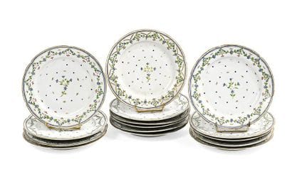 Ensemble de quinze assiettes en porcelaine...