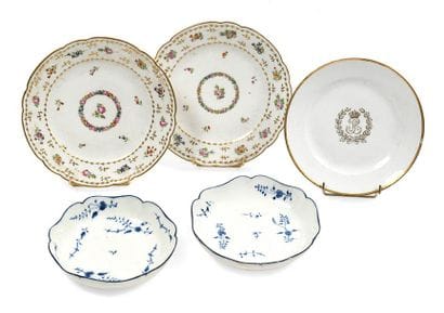 Lot comprenant: deux compotiers en porcelaine...