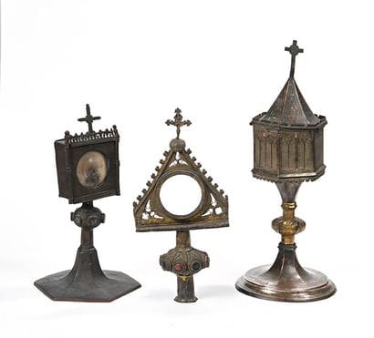 Lot comprenant: monstrance, ciboire et un...