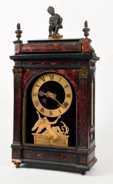 Pendule religieuse en bois teinté noir et...