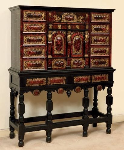 Cabinet et son piètement en bois teinté noir...