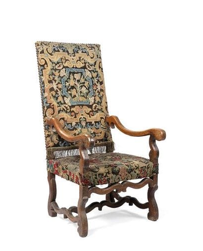 Fauteuil à haut dossier, accotoirs à crosse....