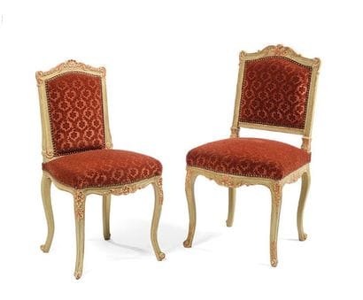 Deux chaises en bois laqué vert rechampi...
