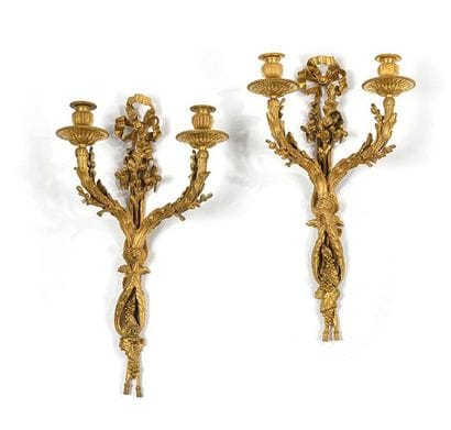 Beau modèle d'appliques en bronze doré à...