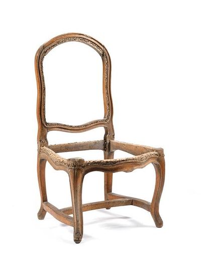 Chaise à dossier plat en hêtre mouluré, pieds...