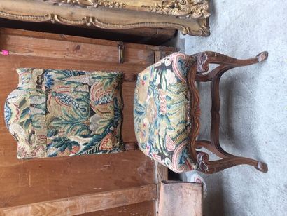 Chaise en bois naturel mouluré et sculpté,...