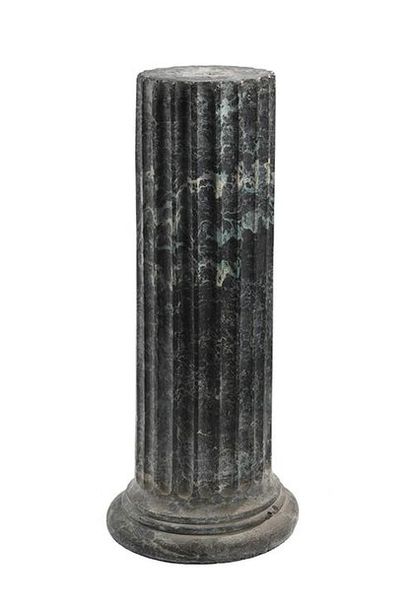 Colonne cannelée en scagiole à l'imitation...