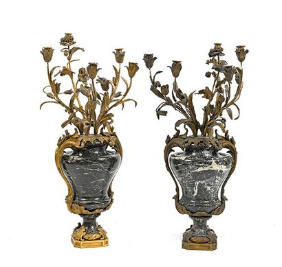 Importante paire de vases de forme balustre...
