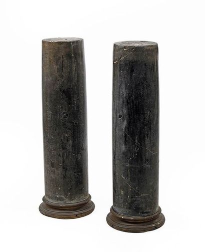 Paire de colonnes à fût cylindrique en marbre...