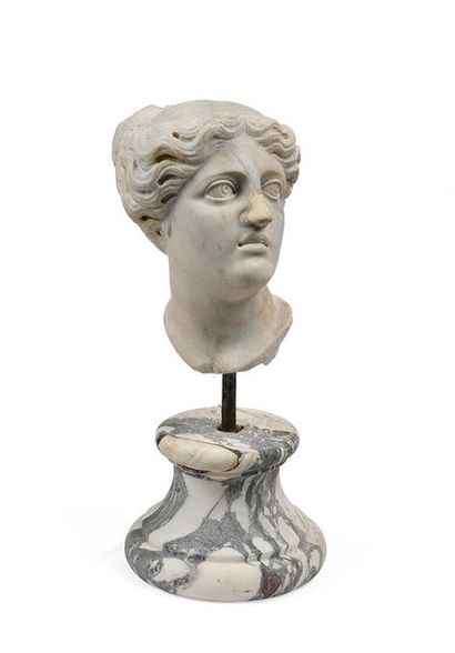 Sculpture en marbre blanc de Carrare d'après...