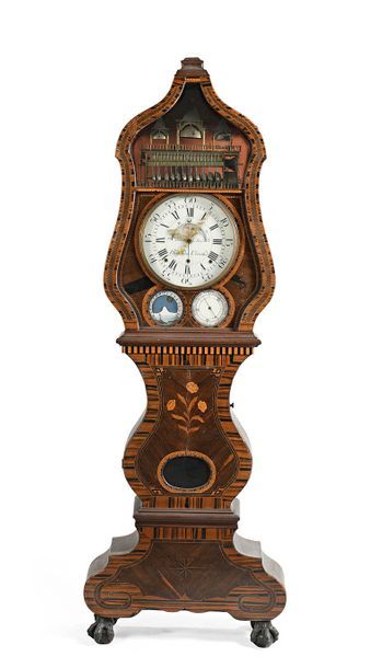 Horloge de parquet à musique de forme violonée...