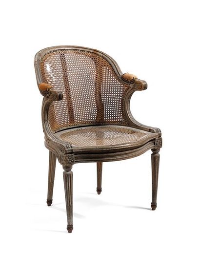 Fauteuil d'officier canné en bois (décapé)...