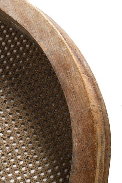 Fauteuil d'officier canné en bois (décapé)...