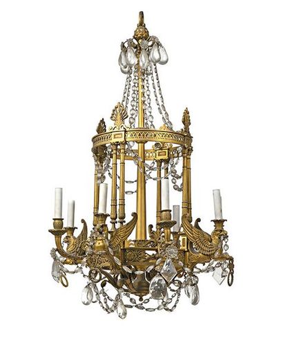 Lustre en bronze doré et pampilles en forme...