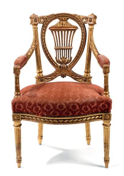 Fauteuil cabriolet en bois sculpté et redoré,...