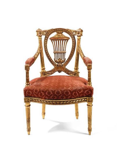 Fauteuil cabriolet en bois sculpté et redoré,...