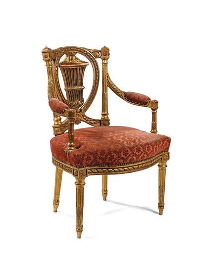 Fauteuil cabriolet en bois sculpté et redoré,...