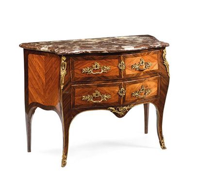 Commode galbée toutes faces, en placage de...