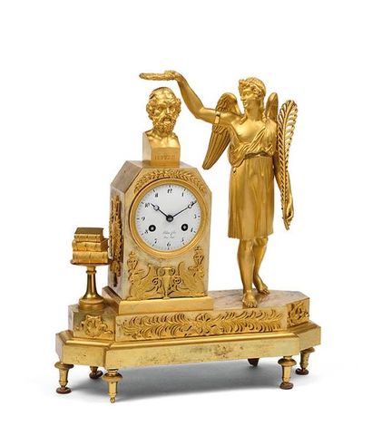 Pendule en bronze doré: Ange tenant une palme...