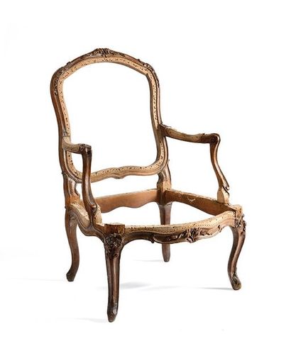 Fauteuil à dossier plat en bois naturel mouluré...