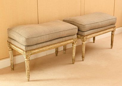 Paire de tabourets rectangulaires en bois...