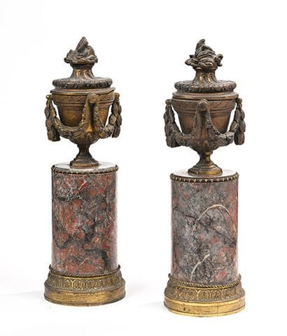 Paire de pots à feu en bronze ciselé et doré...
