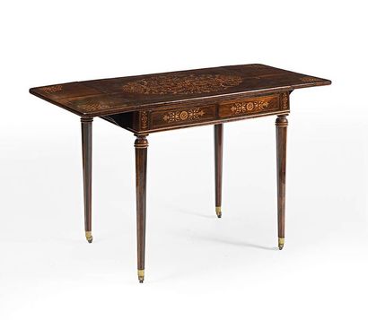 Table dite de bibliothèque en placage de...