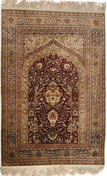 Tapis de prière en soie à décor floral sur...